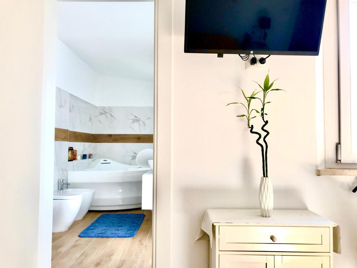 Stanza E Bagno Privato, Idromassaggio Con Extra Fee, In Appartamento 费拉拉 外观 照片
